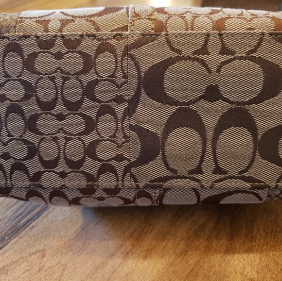 Coach brand small purse great condition zip - Picture 3 of 6